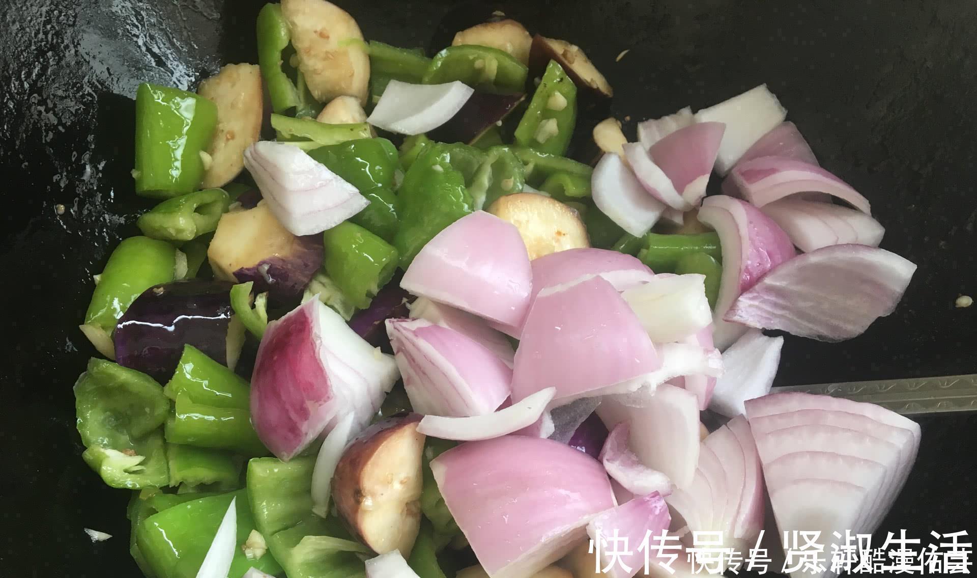 素炒|夏天茄子别再素炒了,新吃法给你,色香味俱全,配上米饭超香