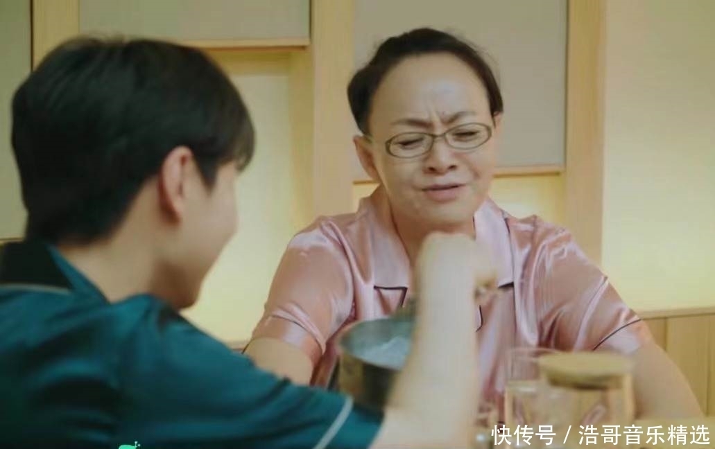 口碑|看了宋丹丹“尴尬社交”才知道，她口碑翻车不冤