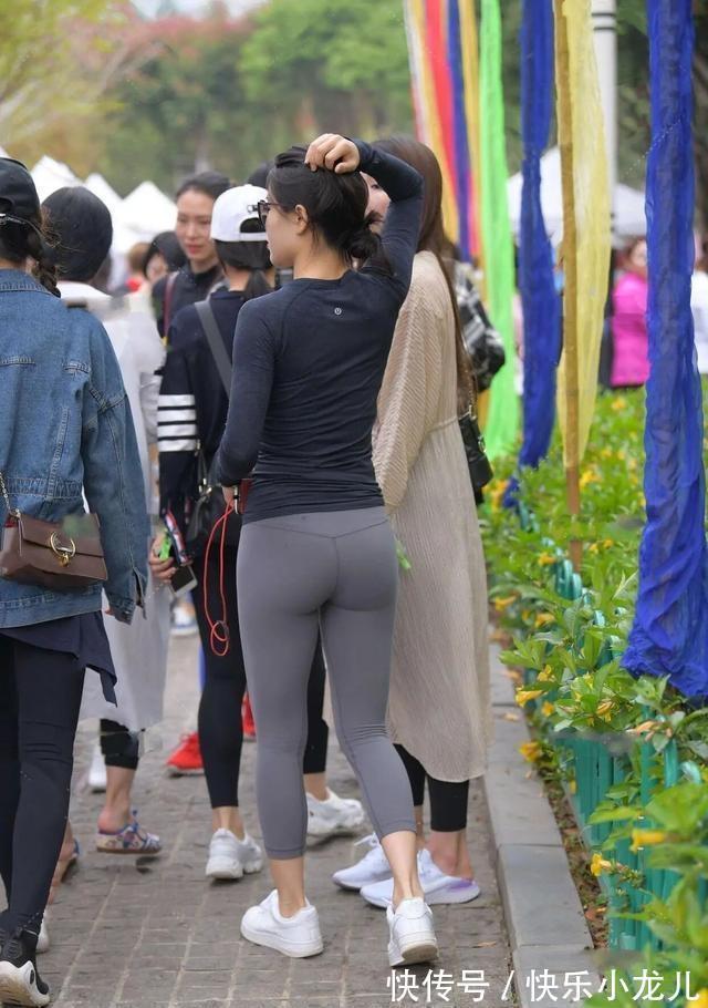 圆领 瑜伽裤尽显甜美风格,增添层次美感,怎么搭配也不出错
