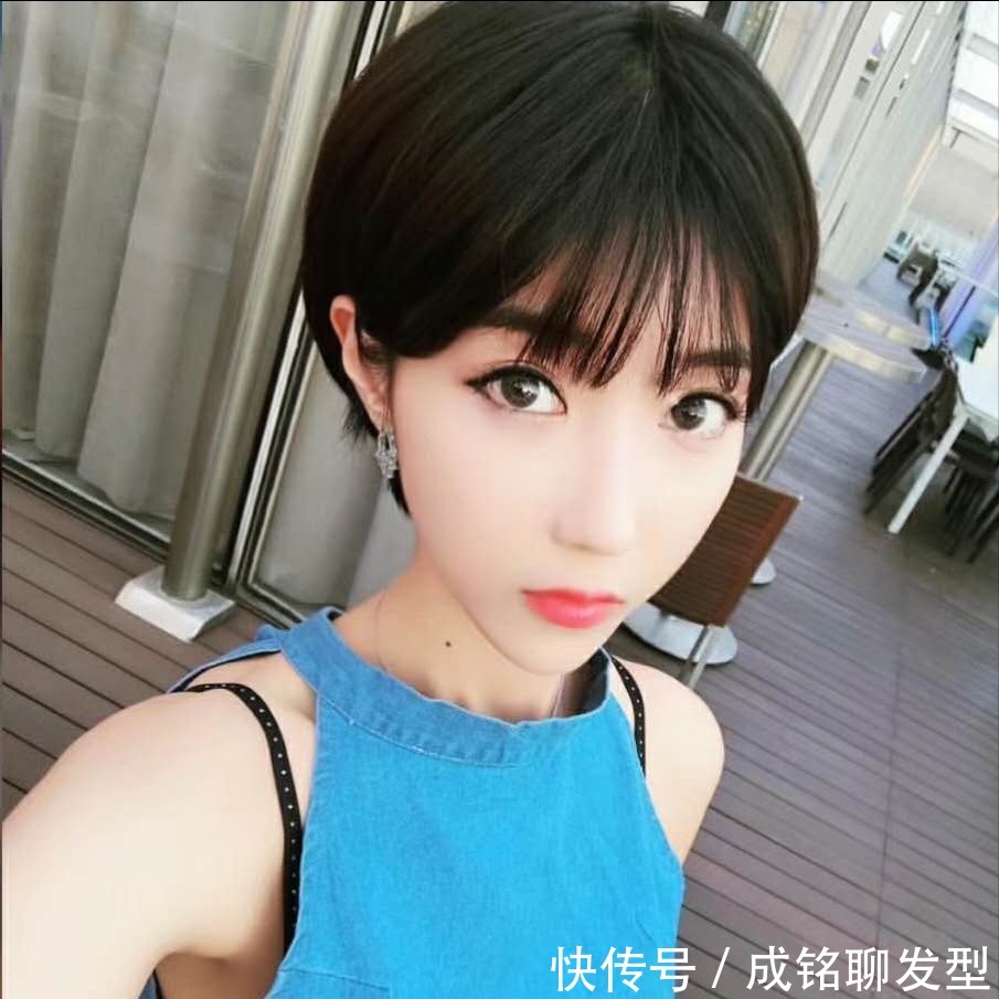 短发 不烫不染又自然的短发来了,清爽干练又不失时尚感,主要是显脸小