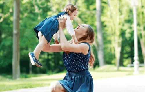 奶奶|奶奶带大的孩子, 到底和谁更亲 答案和你想象的完全不一样