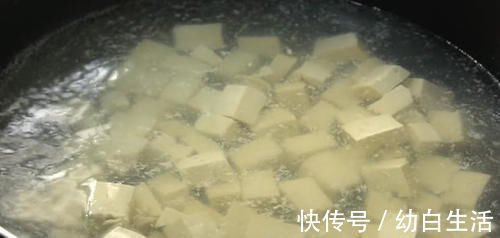 冬天天气寒冷又干燥，而这锅汤出现的频率是最高的，不到10元钱，常吃个子长得高