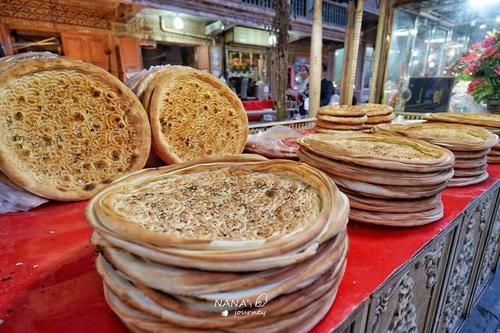  南疆的这个夜市，汇聚各种当地美食，非常有生活的气味