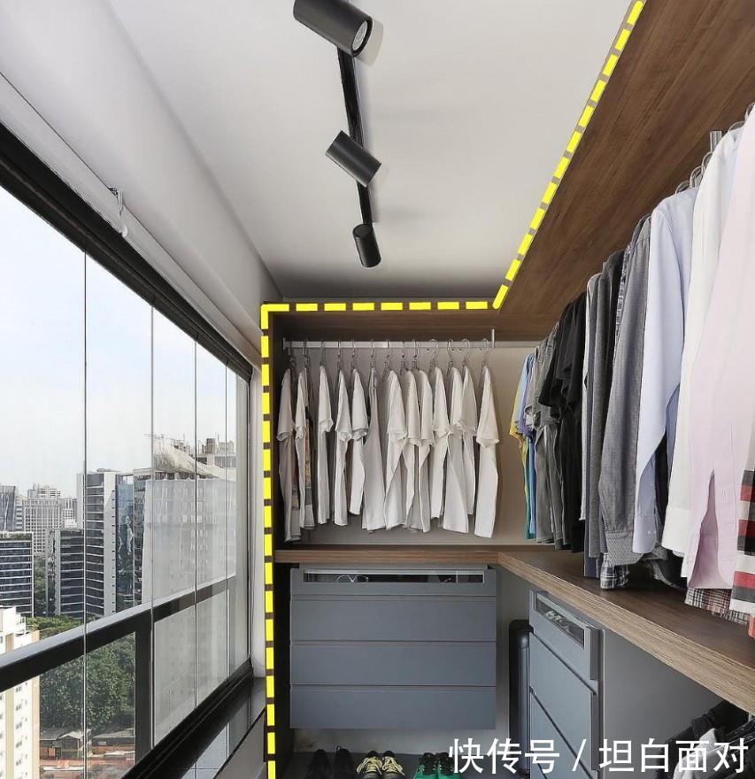行李箱|拜托,别再浪费阳台了!沿着墙壁装7m长衣柜,解决全屋一半收纳