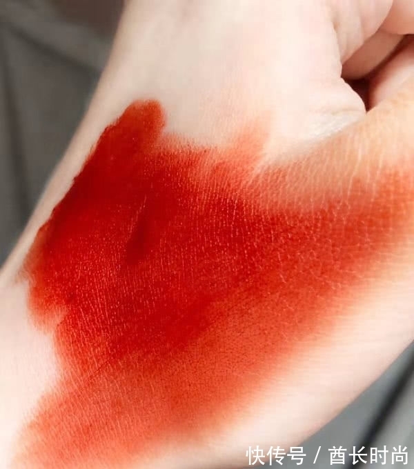 试色 这支甜橙复古雾面感的口红美炸了,试色根本承受不住好吗