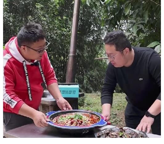 半噸先生回來(lái)了！多個(gè)作品恢復(fù)，錄制模式改變，“鹽王爺”消失