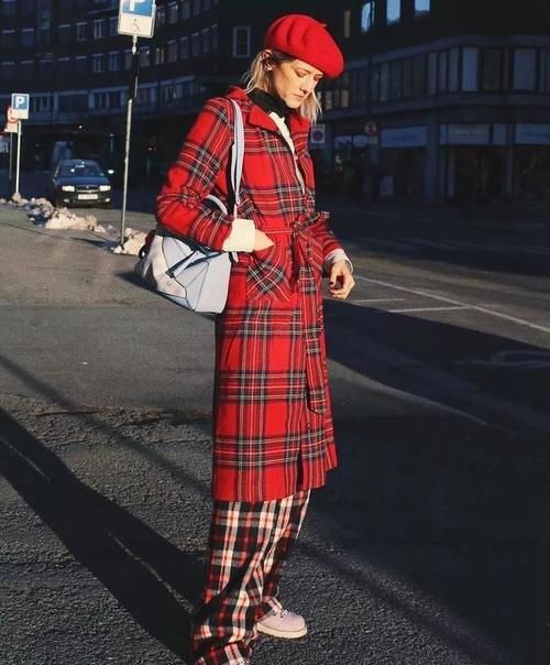 “打底裤”已经落伍了，今春流行穿这条裤子配外套，时尚上档次