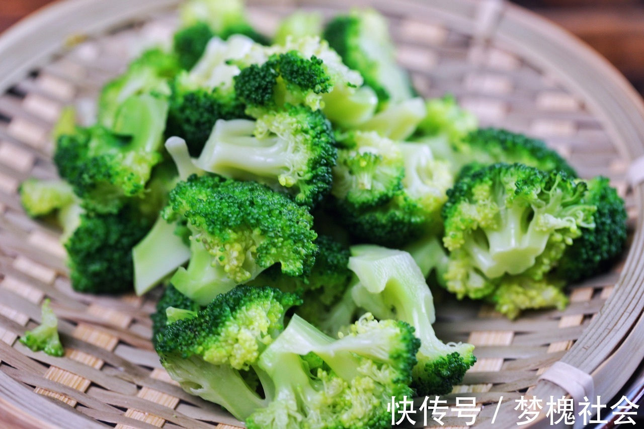 营养健康|西兰花炒虾仁在家做,营养健康,美味好吃