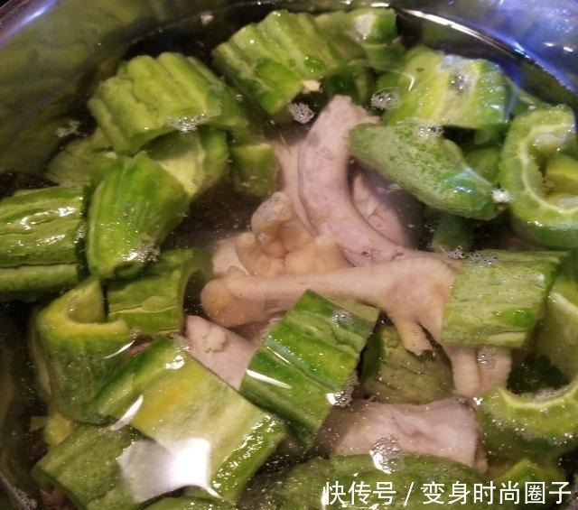  黄豆|鸡腿黄豆苦瓜汤，清热消暑，最适合夏天