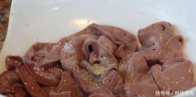 大厨教你毛血旺的地道做法,麻辣鲜香,冬天来一盆全身暖和