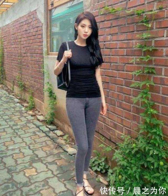 小姐姐 紧身打底裤小姐姐,秀出女人温柔气息,全方位完美修饰腿部线条