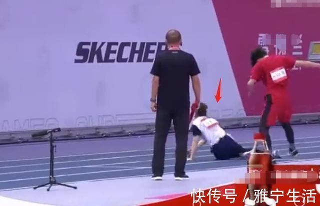 何洛洛|王藝瑾為接力跑失誤道歉，何洛洛趕來救場，路人卻都看不下去了