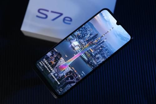 办法|5G手机也有减肥之痛？vivo S7e的轻薄化设计也是没办法