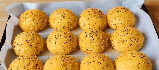 玉米面别窝窝头了,我家经常这样做,孩子一顿能吃好几个,比肉香