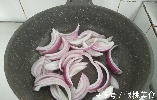 如何在家做滑嫩的黑椒牛肉？腌肉最重要，今天的下饭菜就做这个