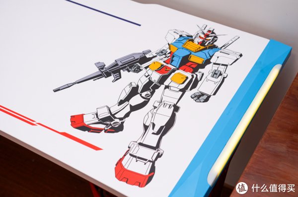 礼物|超彰显“钞能力”的礼物——傲风联名高达电竞桌上手体验