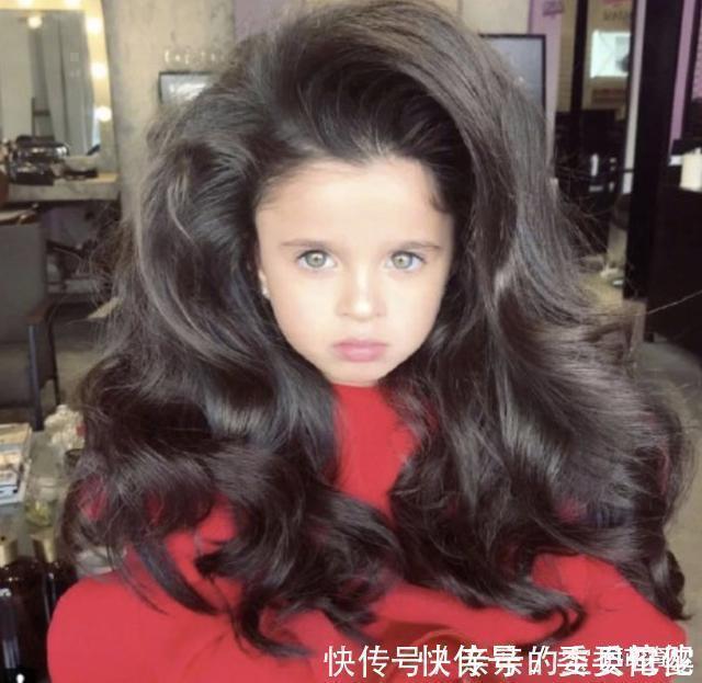 宝宝|女孩因发量惊人走红,一头乌黑靓丽的头发让网友表示很羡慕
