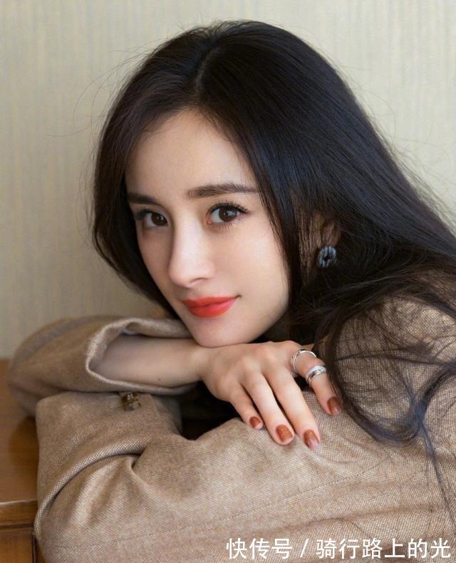 特征|女生脸上有这4个“特征”,很容易招惹异性!中两个真的很少见!