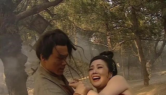 张太公@武松师傅警告武松千万要躲着两个人,武松不听劝告,结果受到教训