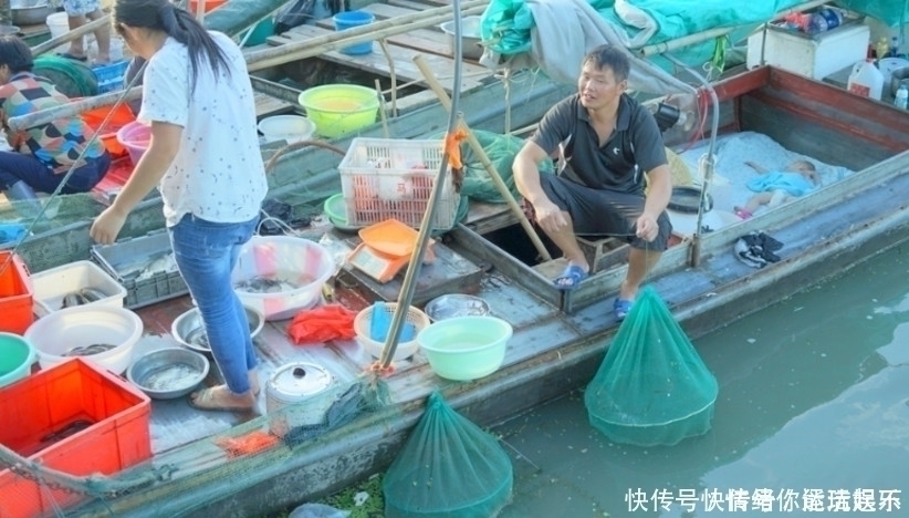 村庄|中国唯一一座“水上村庄”，房子全都浮在海上，大风大雨都刮不走