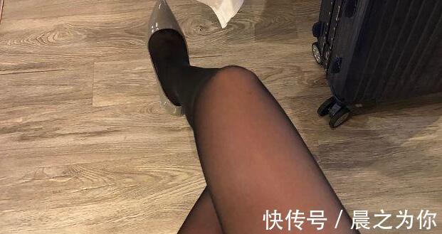 细高跟 优美的尖头高跟鞋配上丝袜，展现出性感的魅力，体现女人的好看气质！