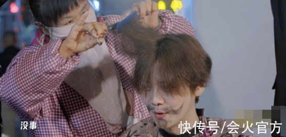 在鹿晗頭上“動(dòng)刀子”，帶嘉賓荒島生存，這節(jié)目也太敢拍了