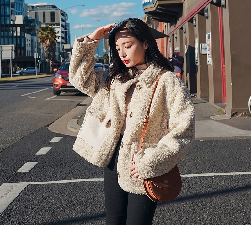 冬季新款女|羽绒服已经不流行!今冬时兴羊羔毛外套+牛仔裤,时尚减龄贼美嫩