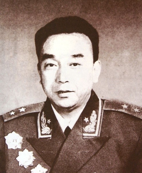 授予|八路军改编后,每个师都有直辖团,团长都是谁?被授予什么军衔?