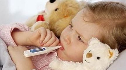 发烧时|孩子发烧时，出现了全身抽搐、翻白眼，多数家长不知怎么办？