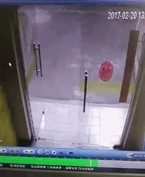 |搞笑GIF:看到最后那个动作 我悬着的心可算是放下了