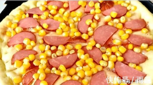 草莓酱|想吃披萨不要出去买,没有烤箱也能做,香甜暄软又拉丝,特好吃