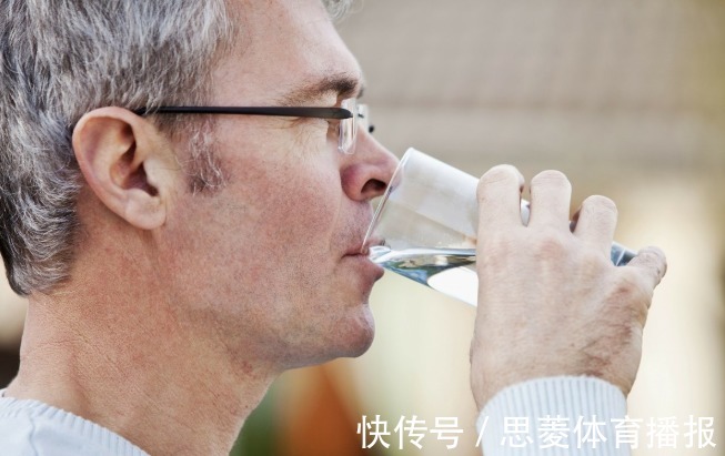 泡脚|建议:中老年人注意2个“养生黄金期”,一个是睡前,一个是饭后