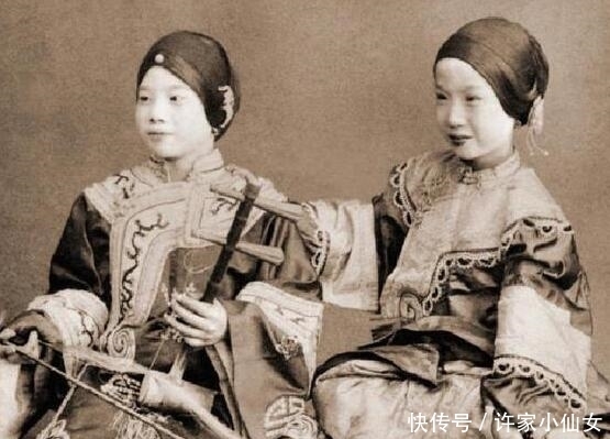 老照片|晚清老照片:青楼女子侧躺着身子,客人太老遭嫌弃