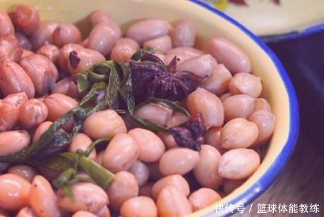  煮花生米时，牢记3点小技巧，花生米又香又入味，下酒追剧两不误