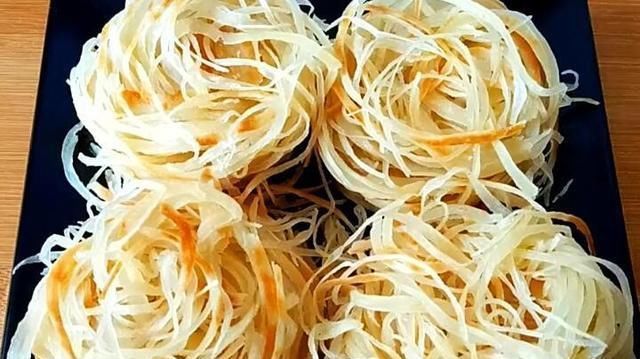  外酥|最近此面食做法火了,家有面粉就能做,外酥里软,比鸡蛋饼还好吃