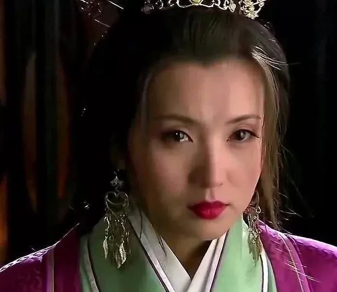 曹操|关羽为何月下斩貂蝉？并非关公心狠，而是发现了貂蝉一秘密