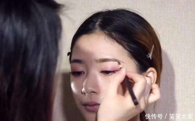 年纪|女人不管年纪多大,教你5招化淡妆!不是吹,效果快又漂亮