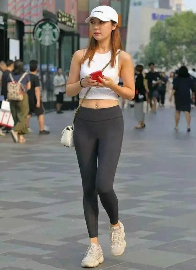 腿粗别依赖牛仔裤,以下几款单品适合你,遮肉显瘦又上档次