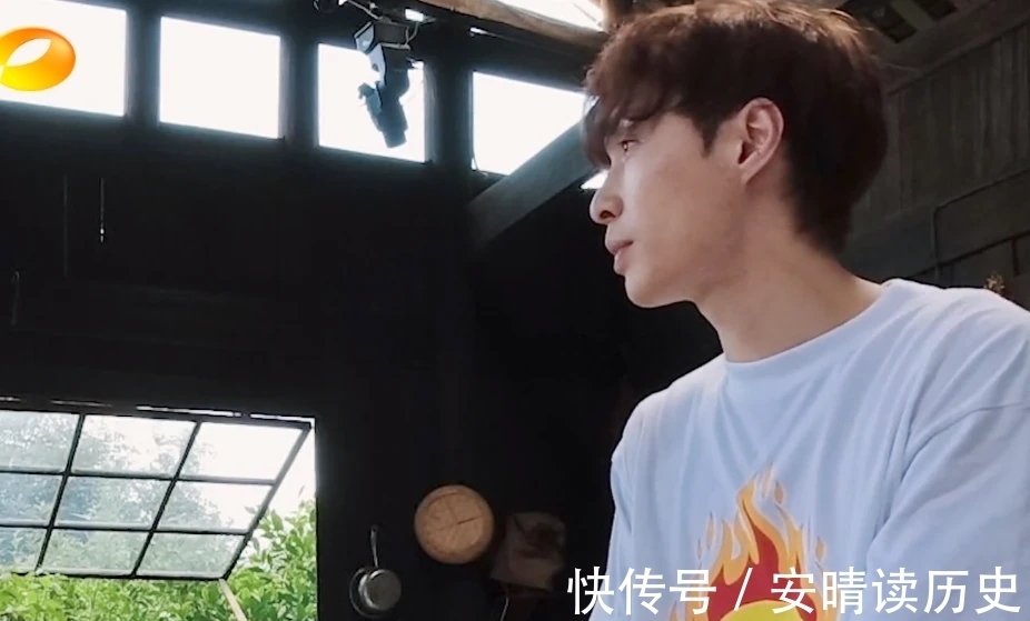 狗粮|张艺兴花式撒狗粮?和彭昱畅做合作伙伴,原因是杨紫“算了一卦”