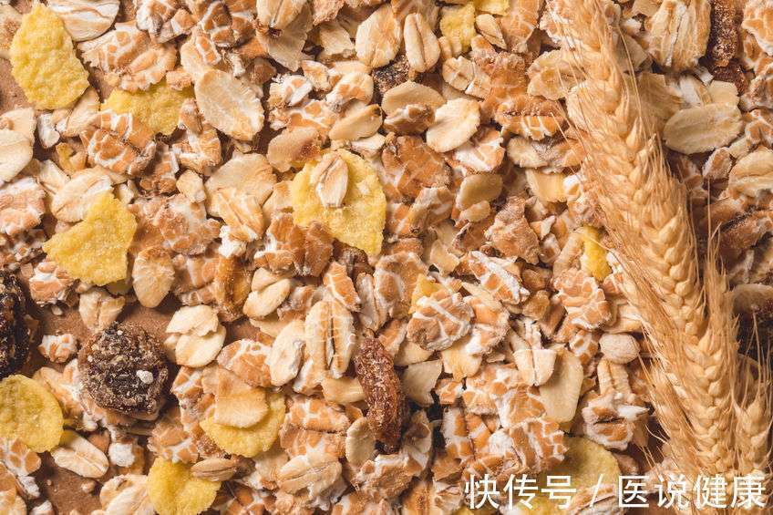 枕头|高血脂患者,想要控制血脂,要牢记这5件事,避免血脂升高