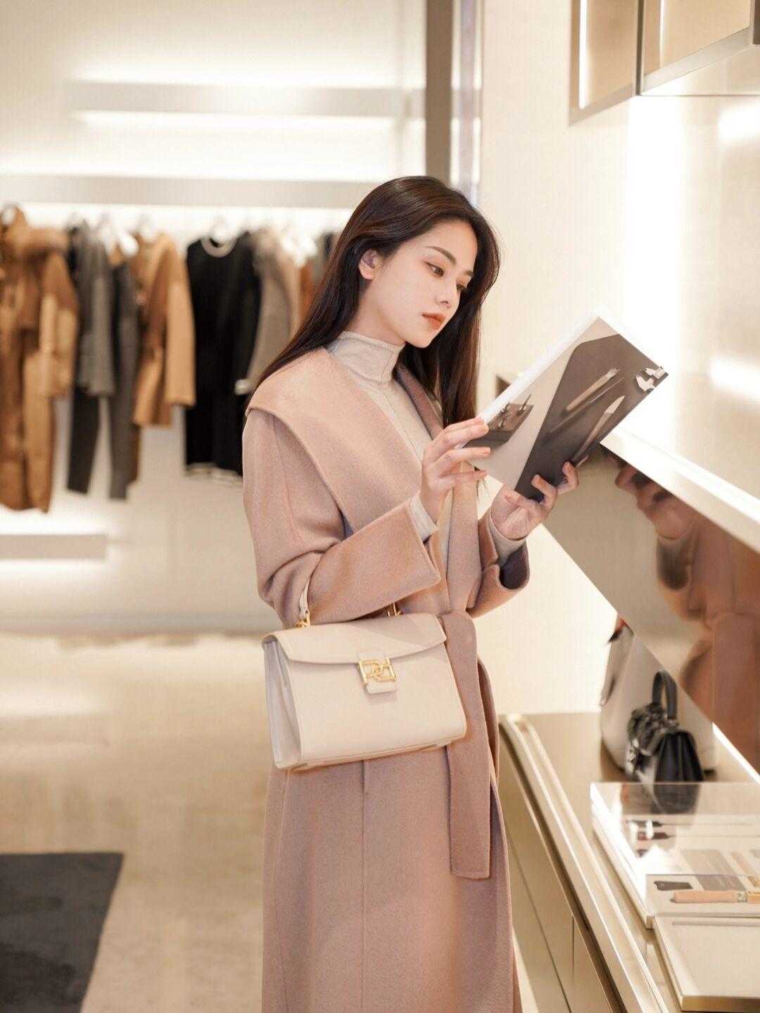 卡其色|这个冬季岂会无衣,肉桂粉大衣清新淡雅