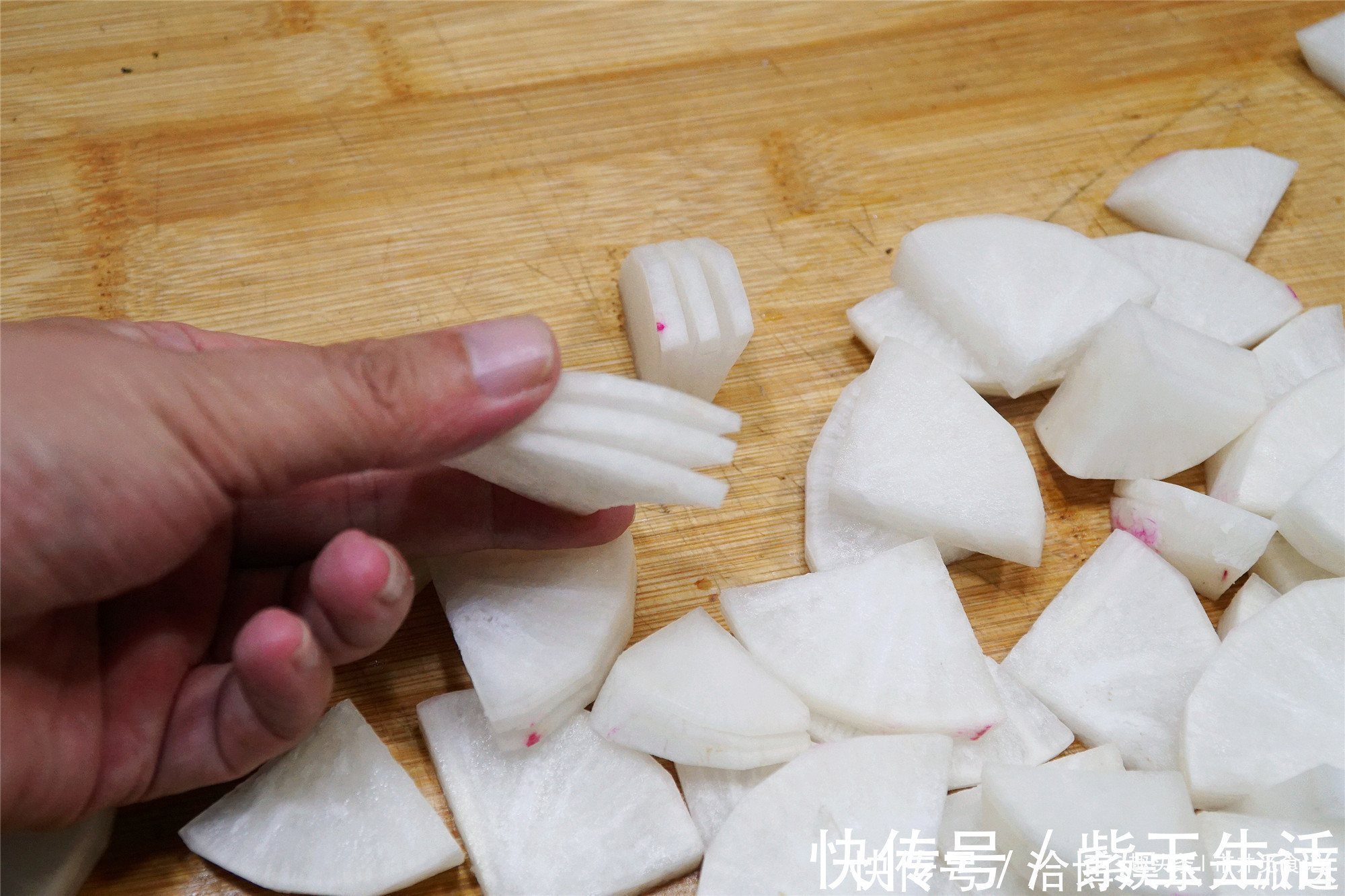 酸辣腌萝卜|做腌萝卜,别只会加盐和酱油,分享饭店用的秘方,简单好吃嘎嘣脆