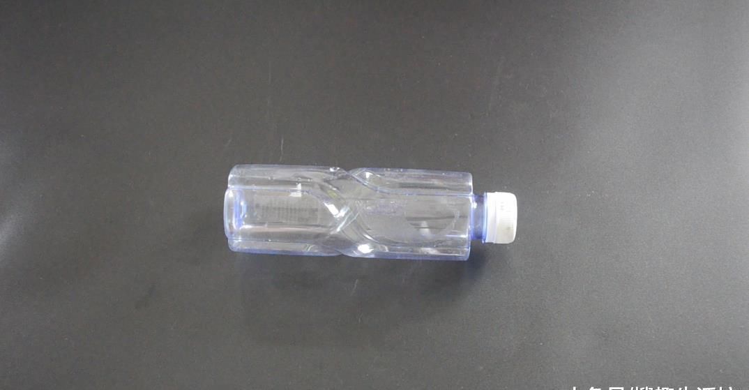 塑料瓶上绑2根筷子, 这个作用太棒了, 解决了很多家庭的烦恼