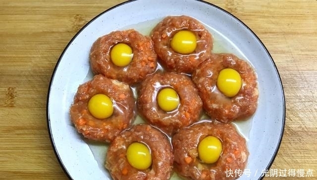 这菜操作简单，蒸一蒸就出锅，我家隔三差五吃一顿