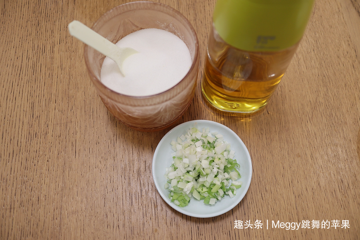 中筋面粉|3种口味的家常饼,外皮酥香柔软多层,切一刀卷一卷就这么简单