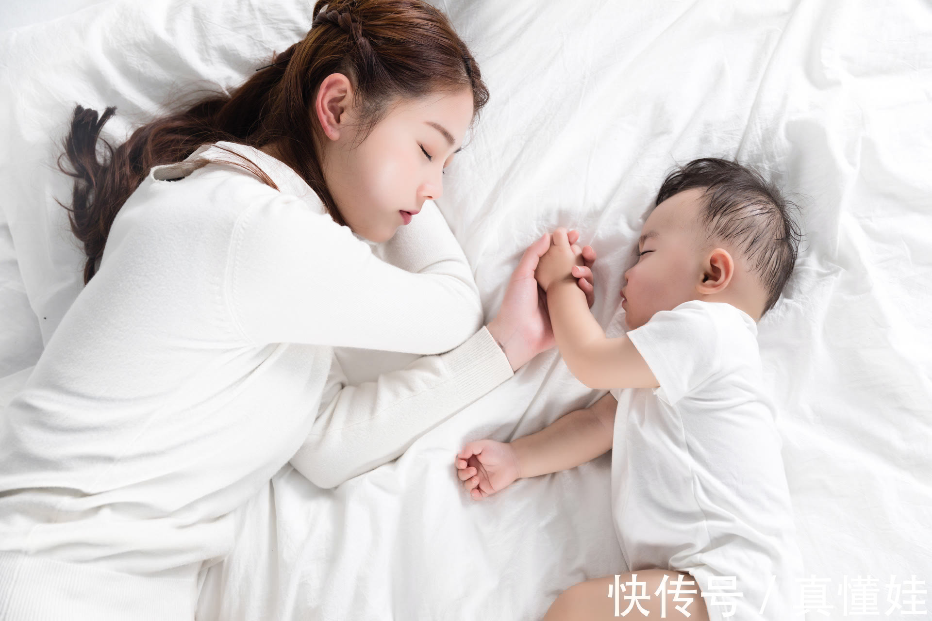 睡姿|婴儿睡姿有讲究,睡姿不对会有健康隐患!