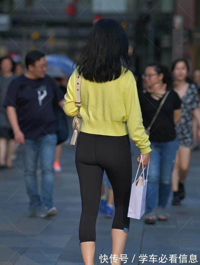 半长裤 荧光黄针织衫搭配网状内搭,性感时髦,成熟大气的时尚运动风!