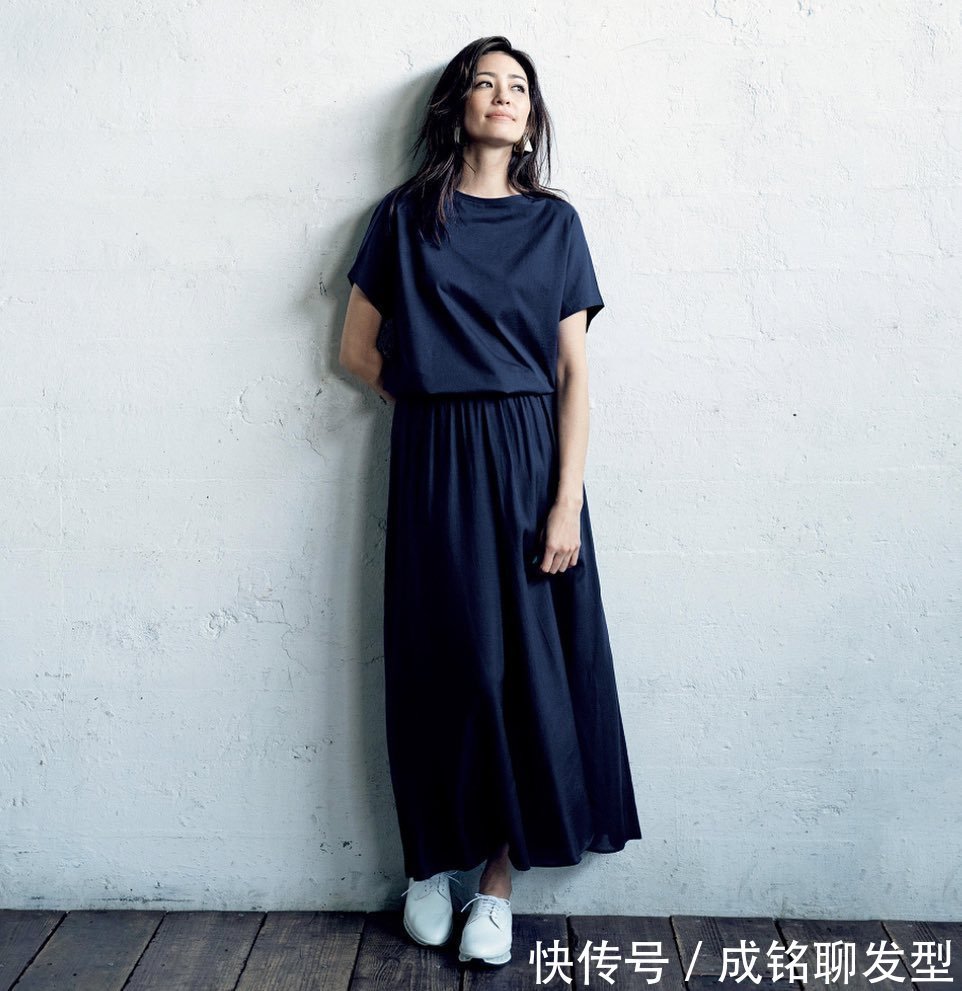 纯色|简单的日系“纯色”穿搭,适合大龄女性的色彩搭配,减龄又显气质