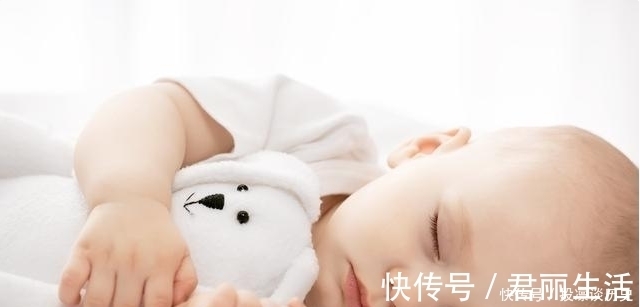 睡梦|宝宝睡觉总是“一惊一乍”，是不是被吓到了？3个原因宝妈快了解