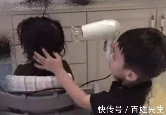 二胎家庭|哥哥辅导妹妹写作业,几乎接近崩溃,妈妈一开始是你说要妹妹的